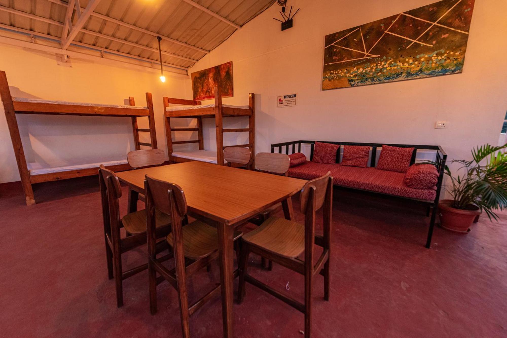 Hotel La Paulo'S Near Beach Resort Morjim Eksteriør billede