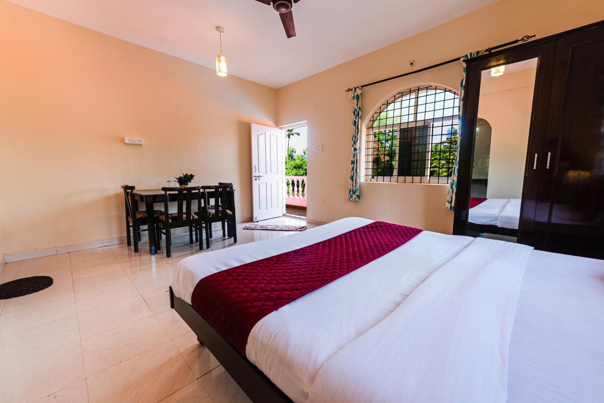 Hotel La Paulo'S Near Beach Resort Morjim Eksteriør billede