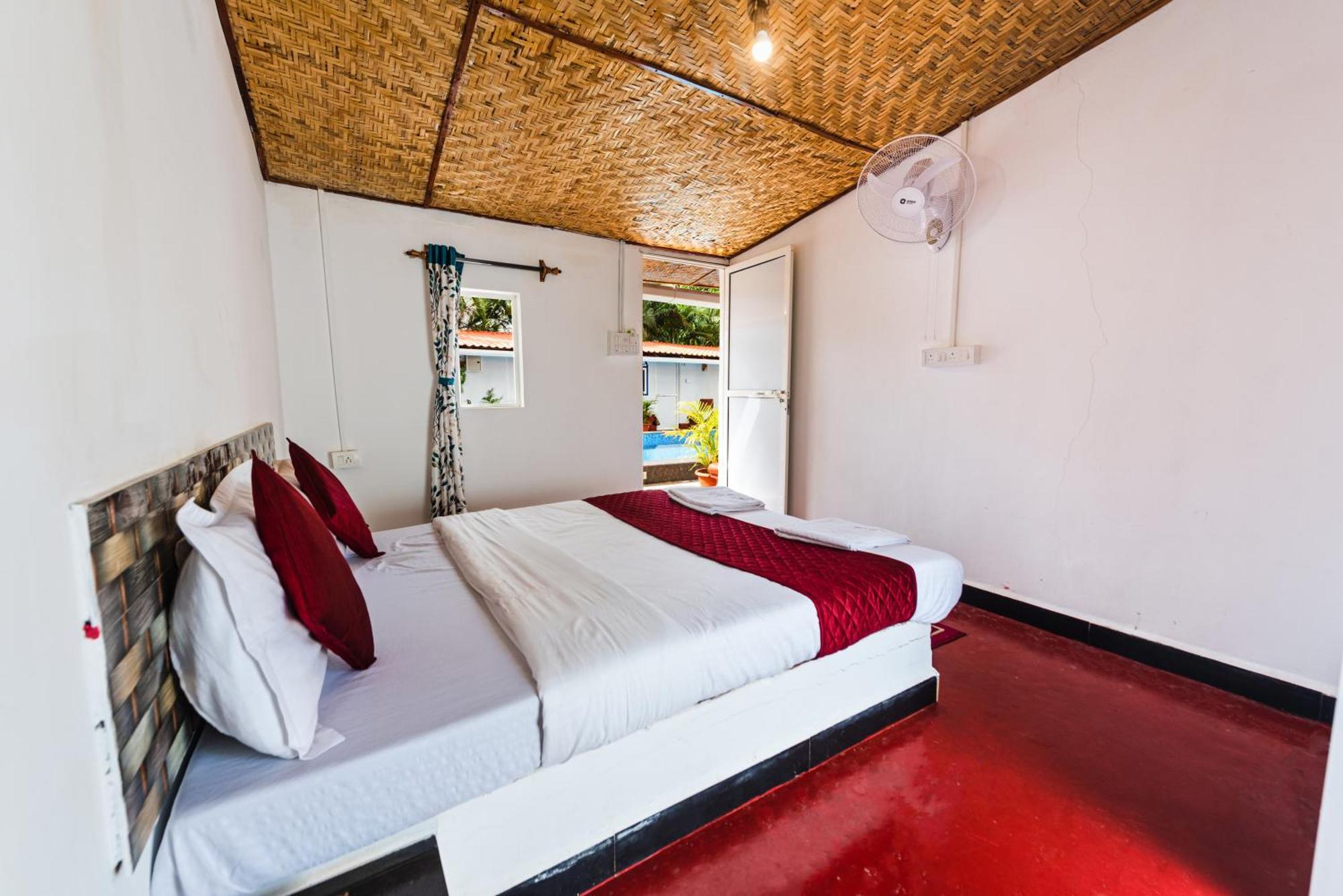Hotel La Paulo'S Near Beach Resort Morjim Eksteriør billede