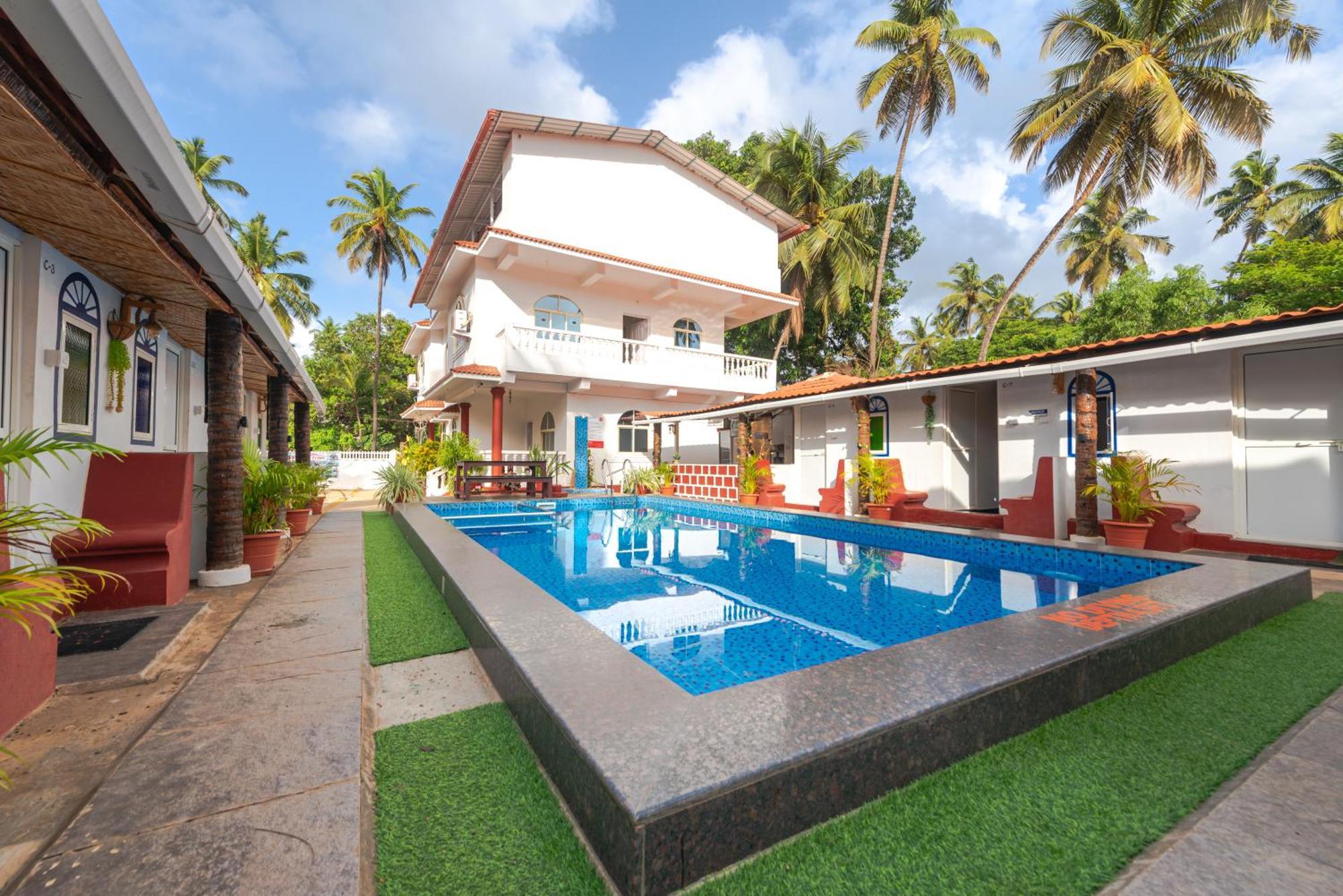 Hotel La Paulo'S Near Beach Resort Morjim Eksteriør billede