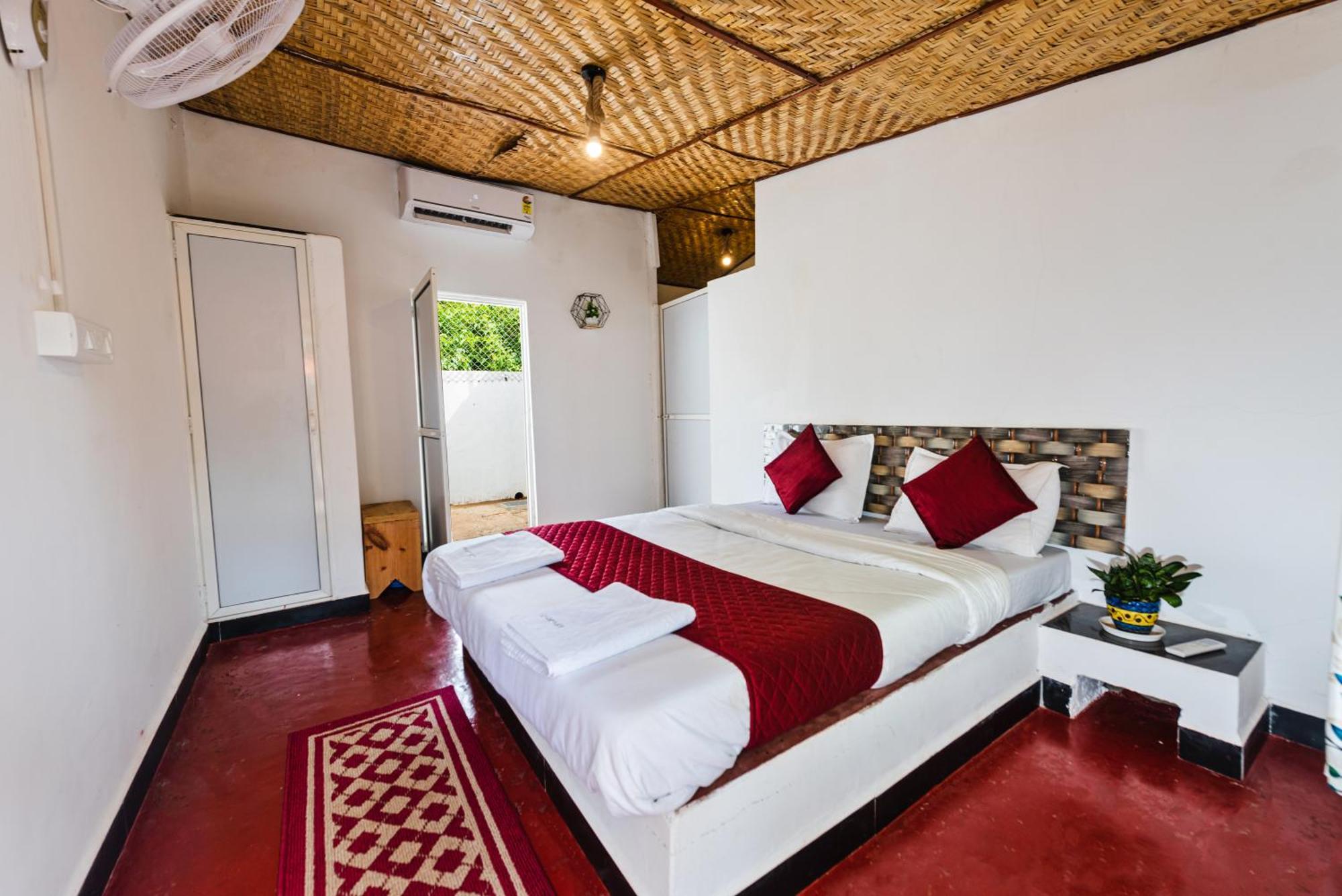 Hotel La Paulo'S Near Beach Resort Morjim Eksteriør billede