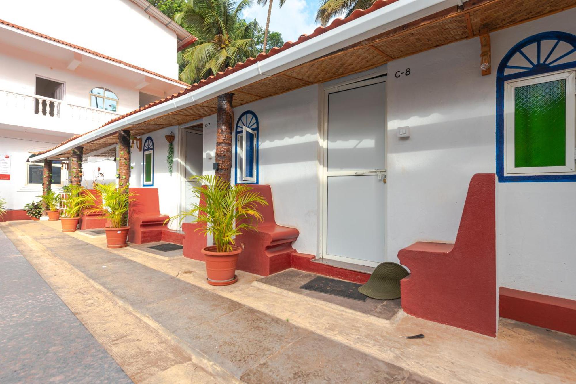 Hotel La Paulo'S Near Beach Resort Morjim Eksteriør billede