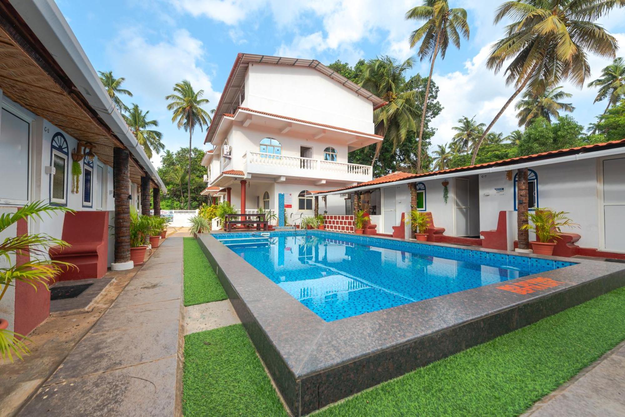 Hotel La Paulo'S Near Beach Resort Morjim Eksteriør billede