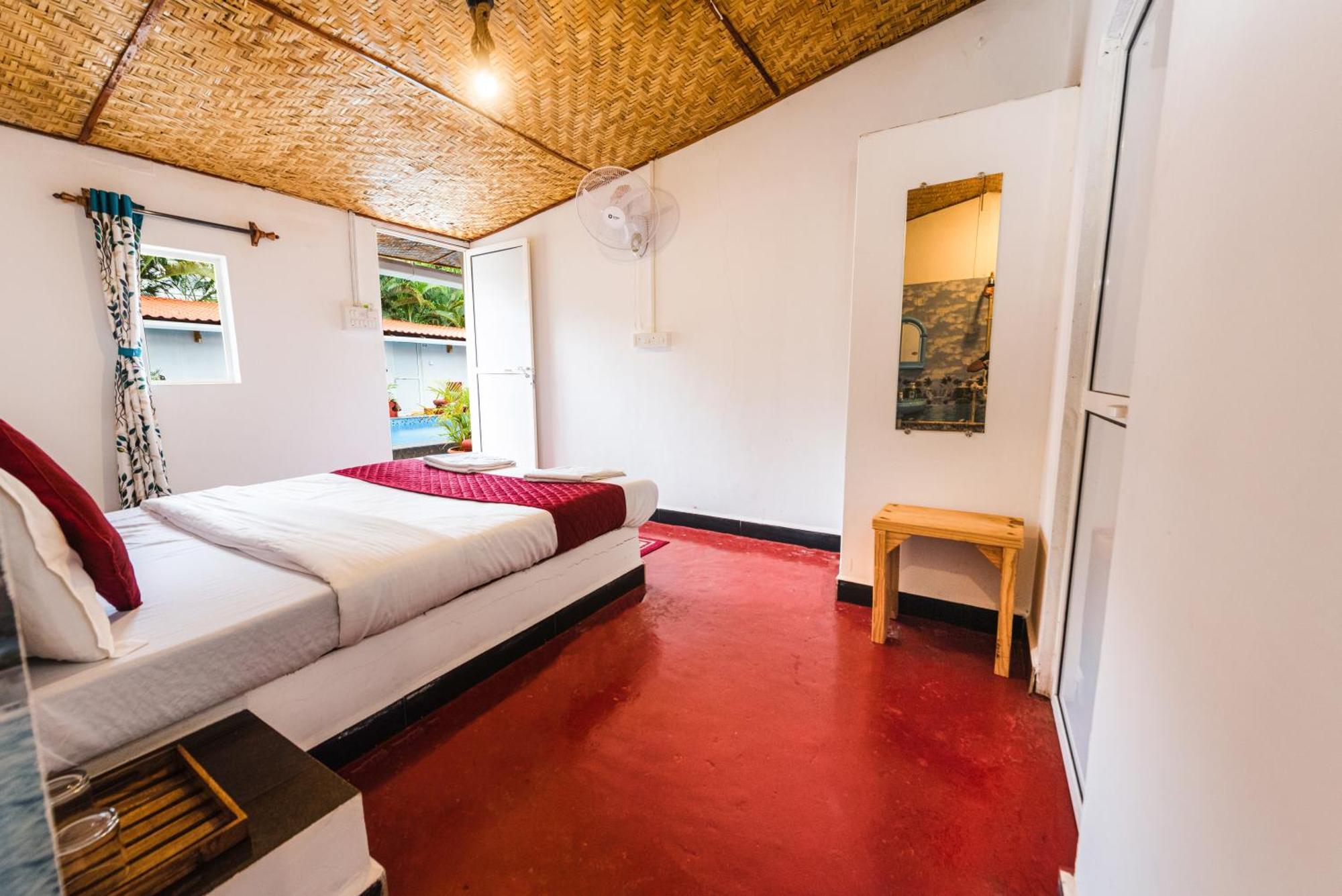 Hotel La Paulo'S Near Beach Resort Morjim Eksteriør billede